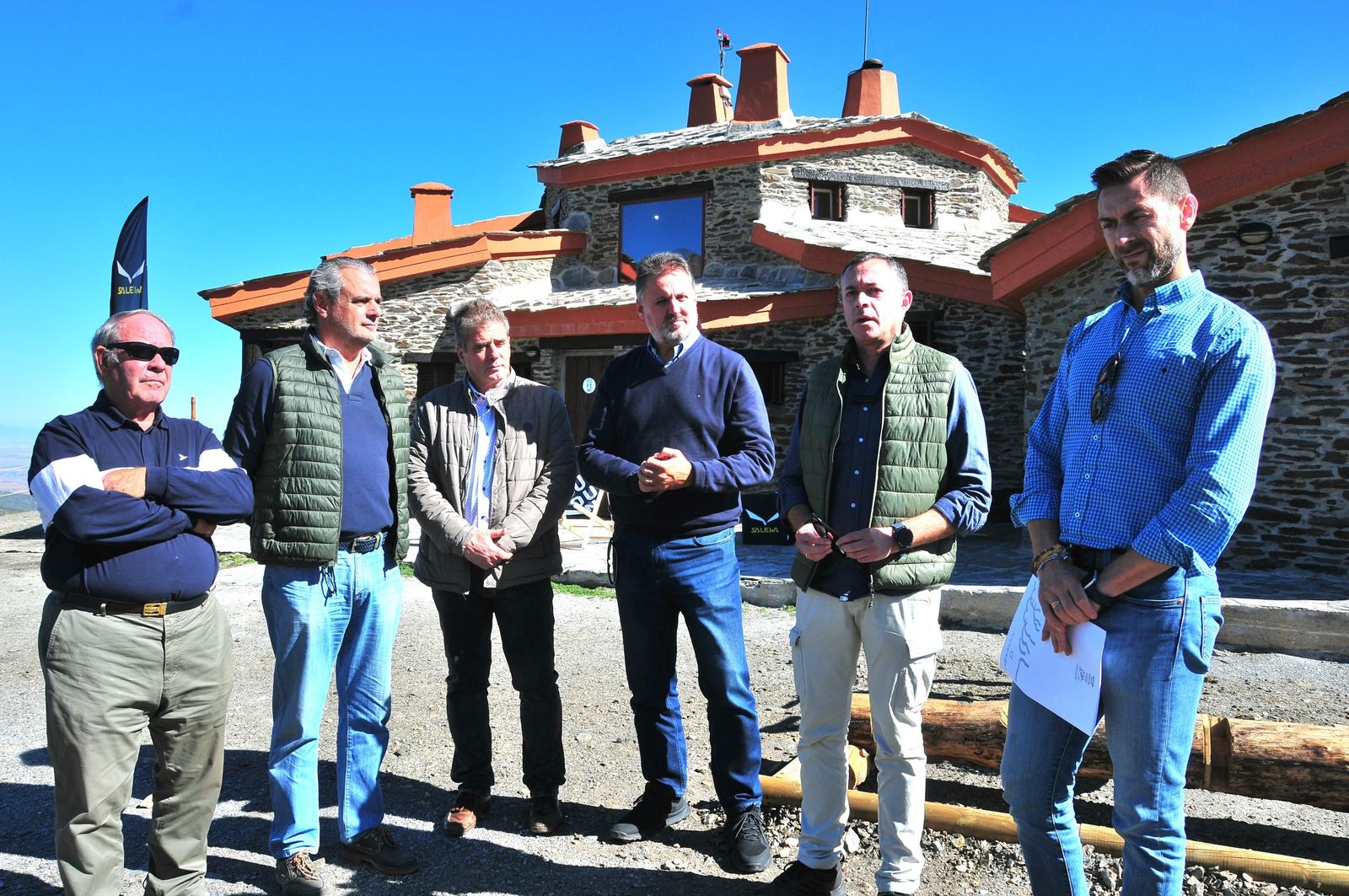 Borrallo, junto al resto de dirigentes que han visitado las nuevas instalaciones del Postero Alto