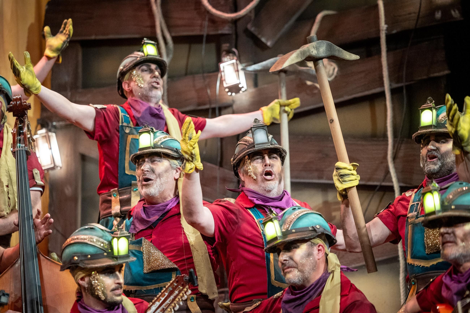 Búscate entre las mejores imágenes de la primera sesión de cuartos de final del COAC 2025