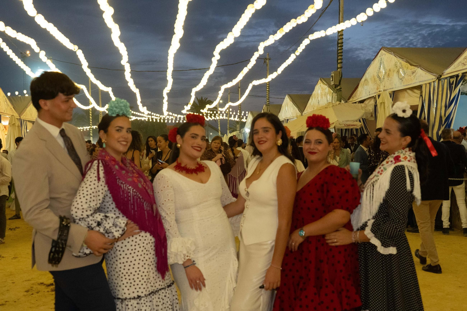 Imágenes del ambiente del ambiente de la tarde del domingo en la Feria de Otoño y del Caballo 2025 de Huelva