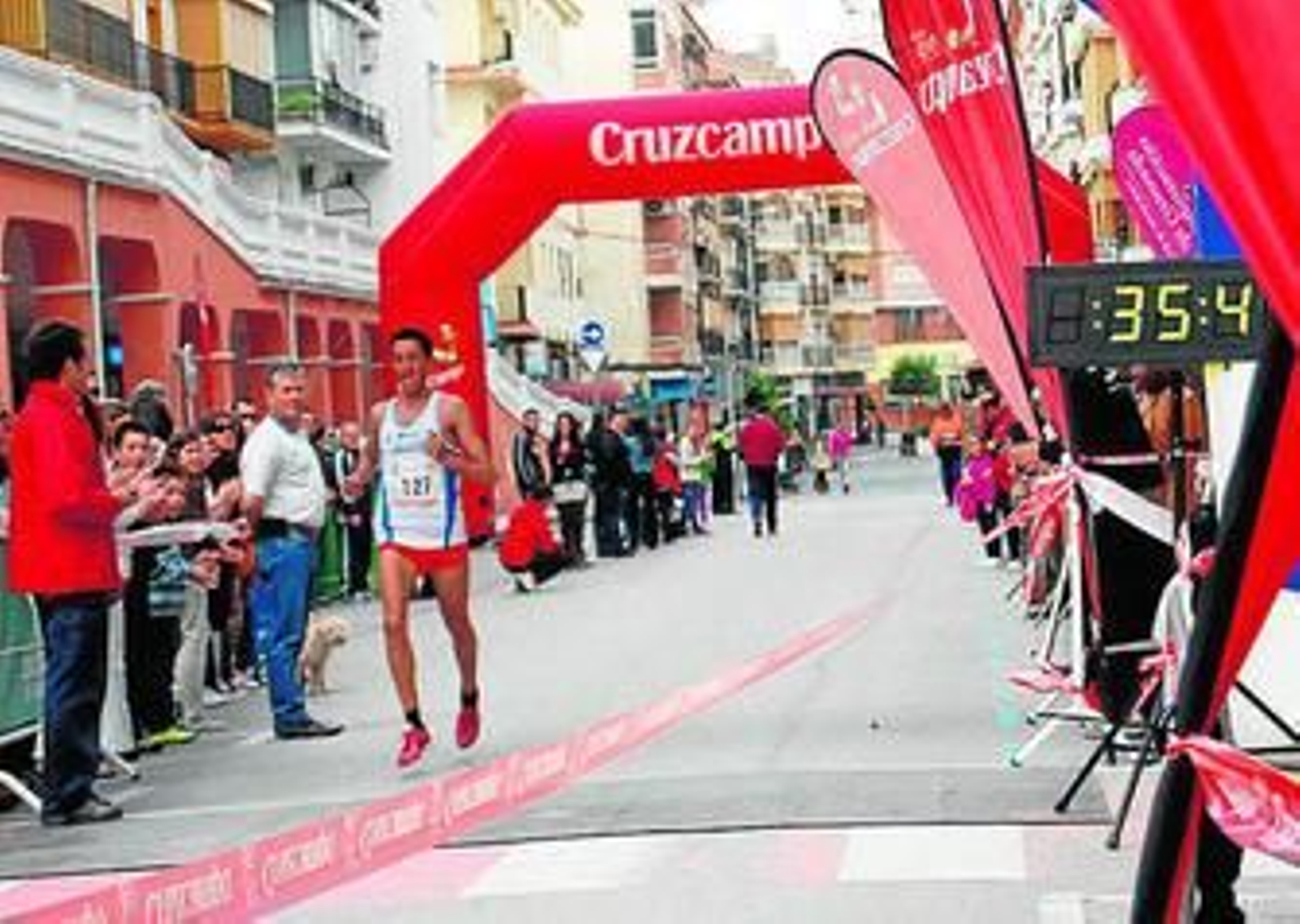 Mounir el Ouardi, durante la carrera Ciudad de Loja.