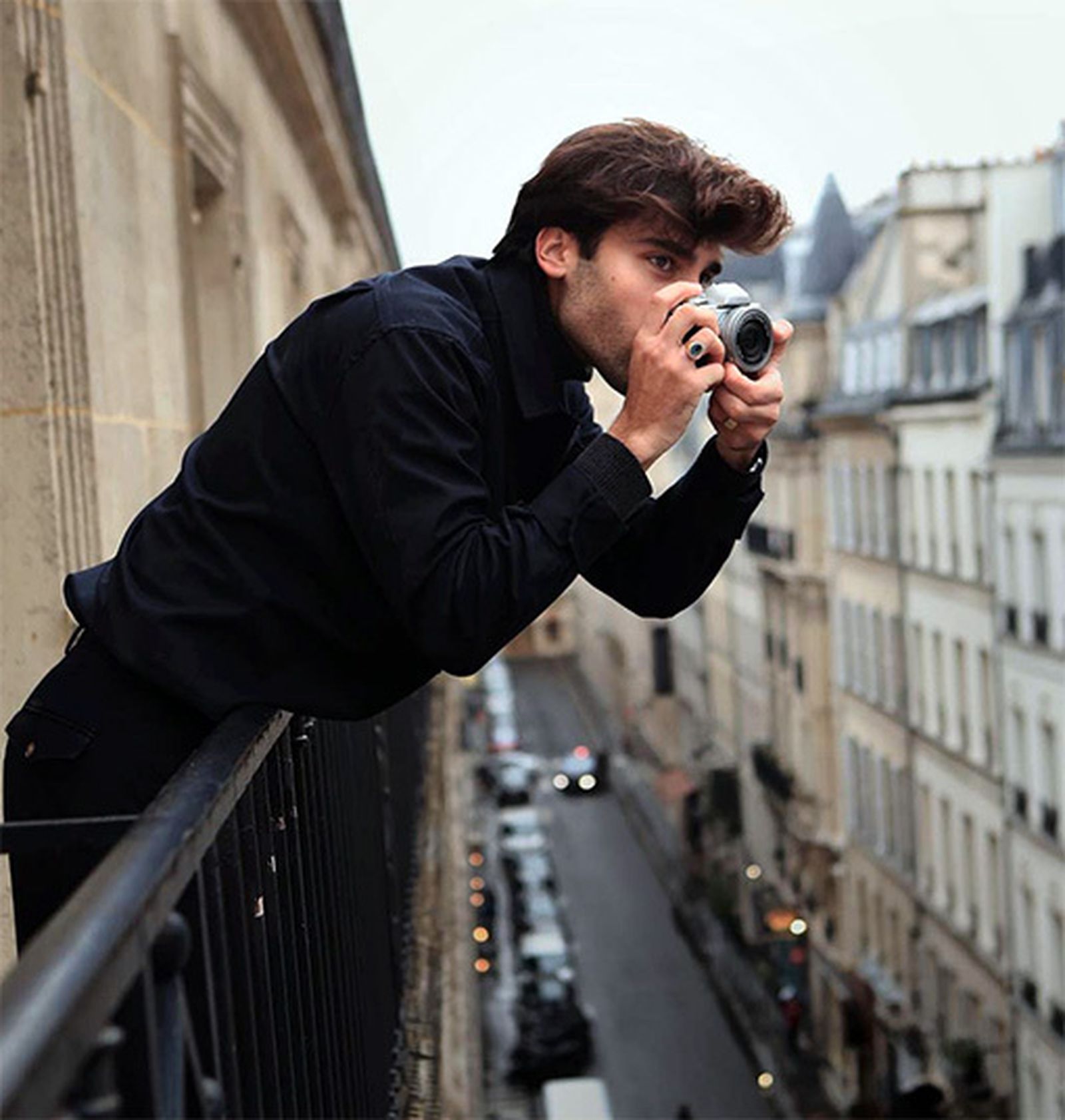 Jesús Isnard fotografiando en París (Francia).