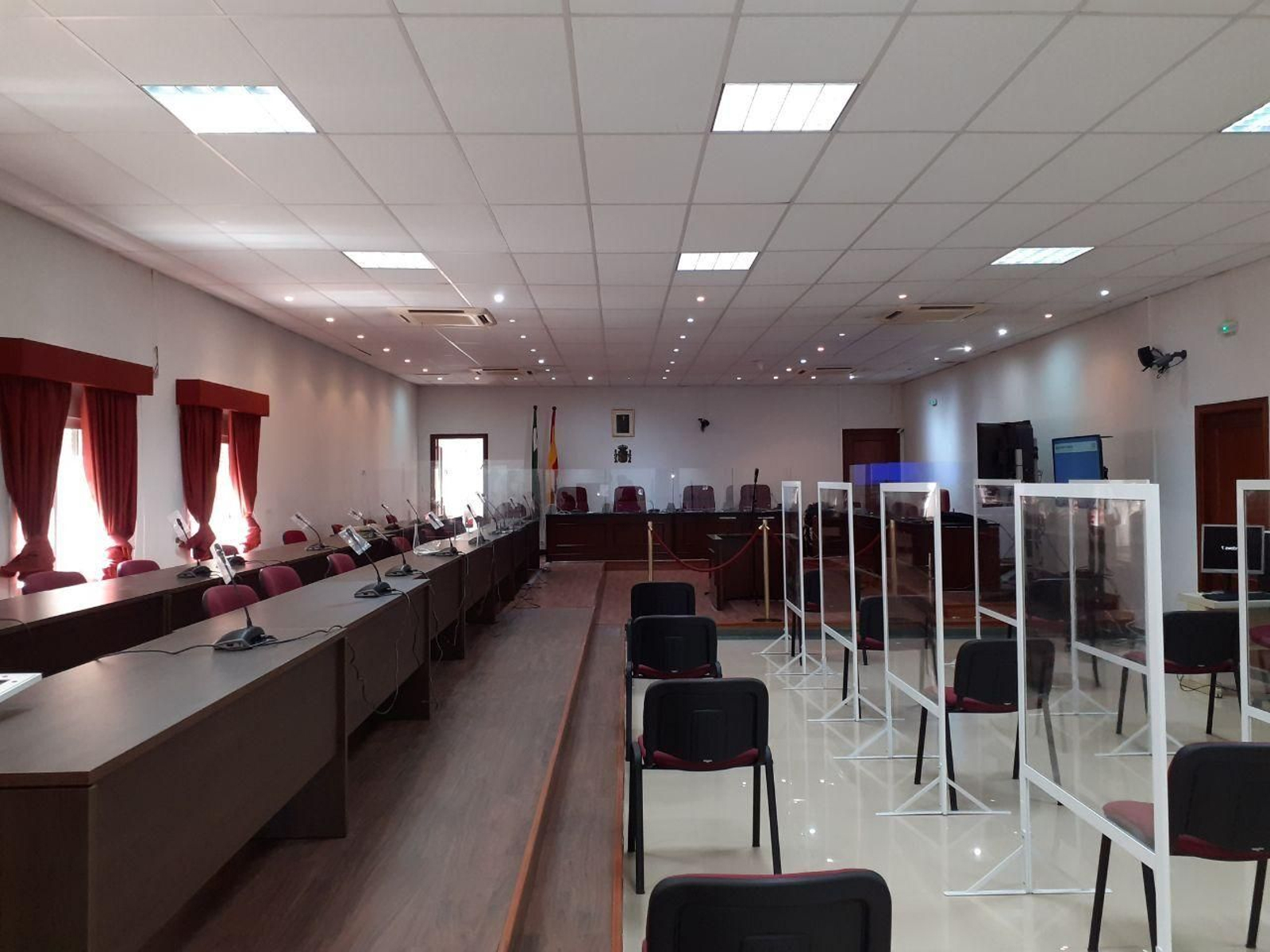 La nueva disposición de la sala de vistas de la Audiencia en Algeciras.