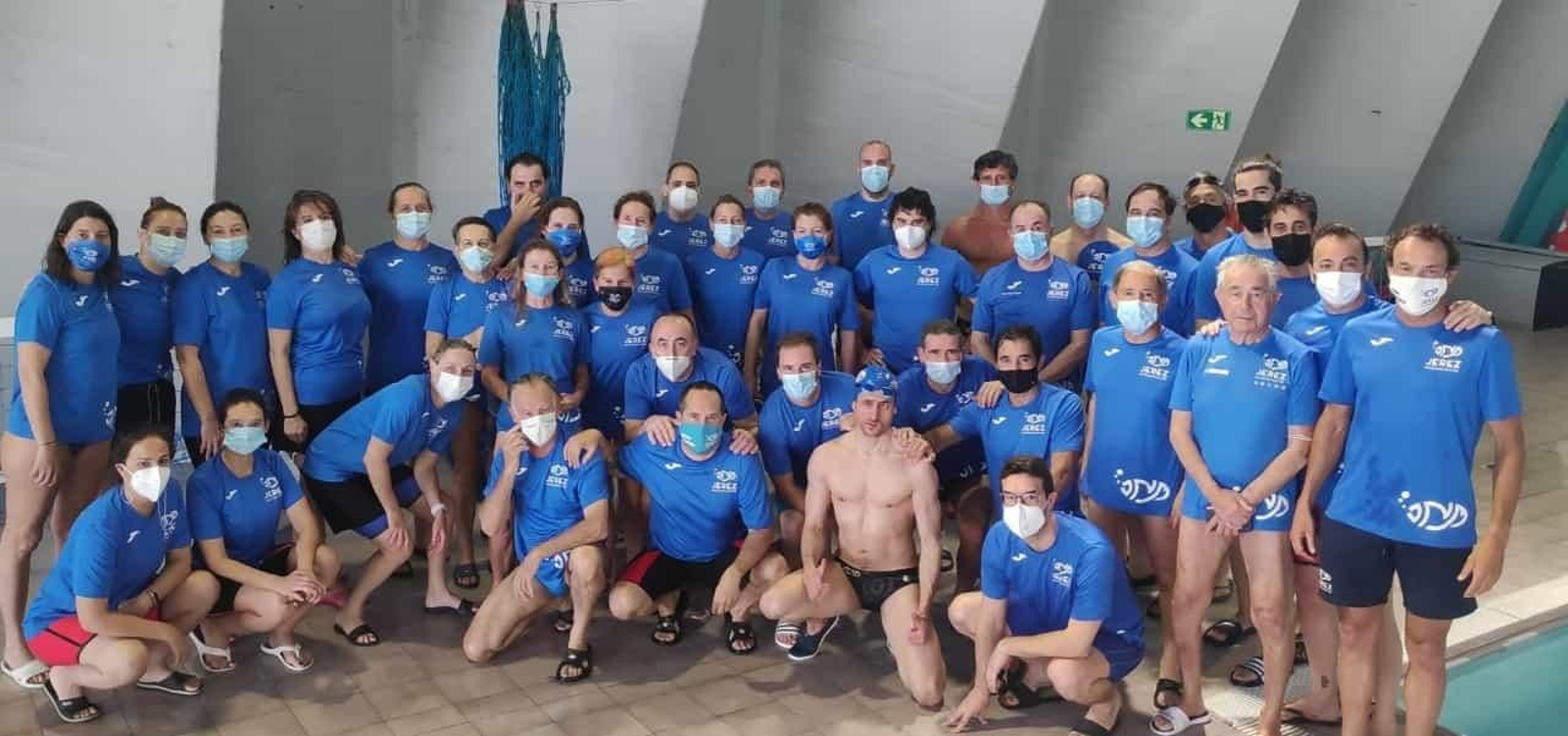 Parte de la expedición del Jerez Natación Máster que se desplaza a Pontevedra. Parte de la expedición del Jerez Natación Máster que se desplaza a Pontevedra.