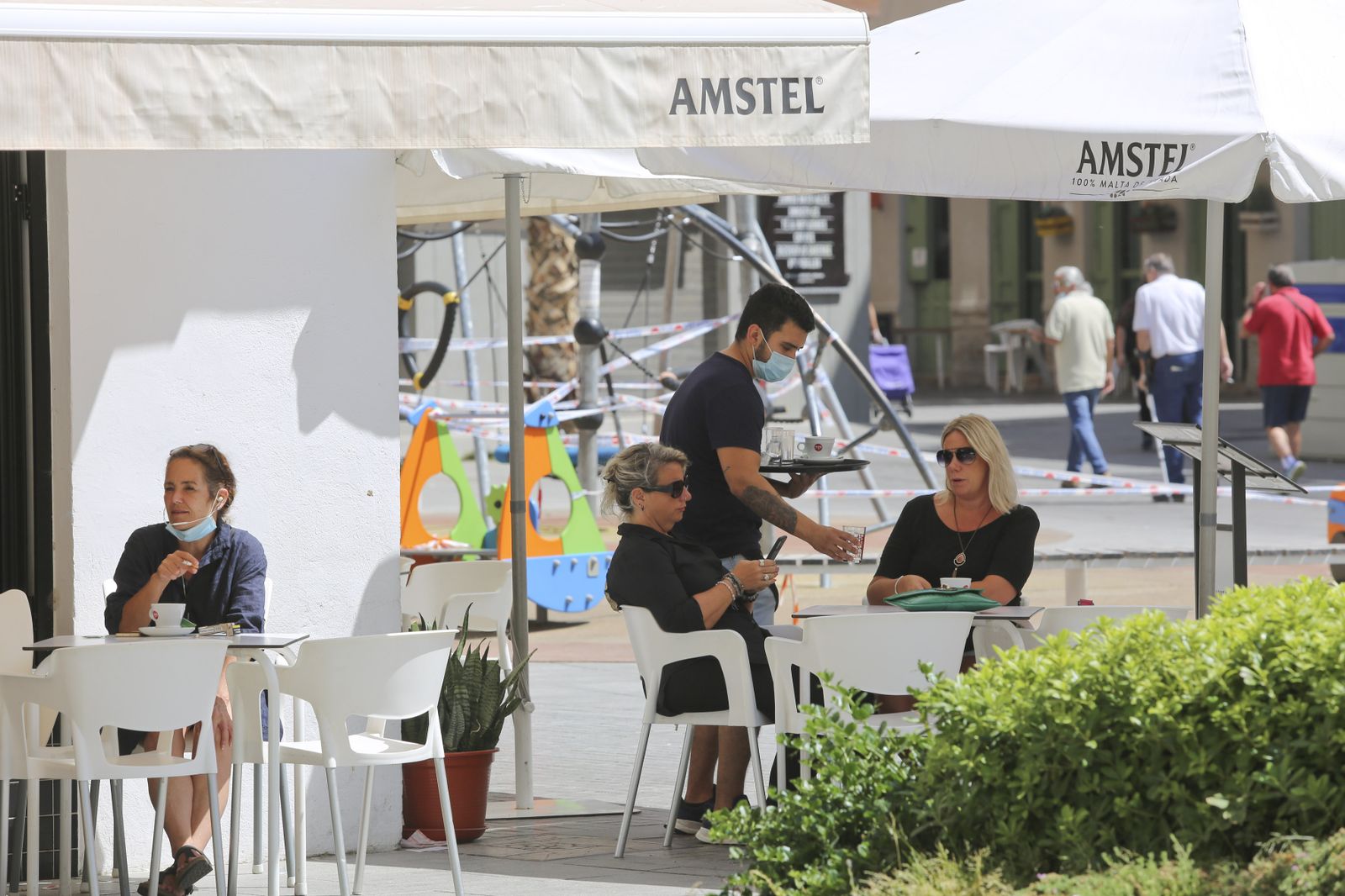 Fotos de los bares de Málaga, todavía a medio gas, en la recta final de la fase 3