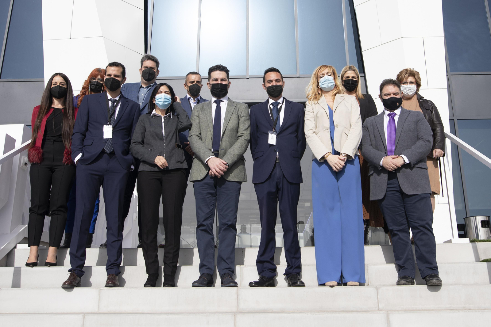 La directiva del centro de formación online junto al alcalde de Maracena, Noel López y la subdelegada del Gobierno, Inmaculada López.