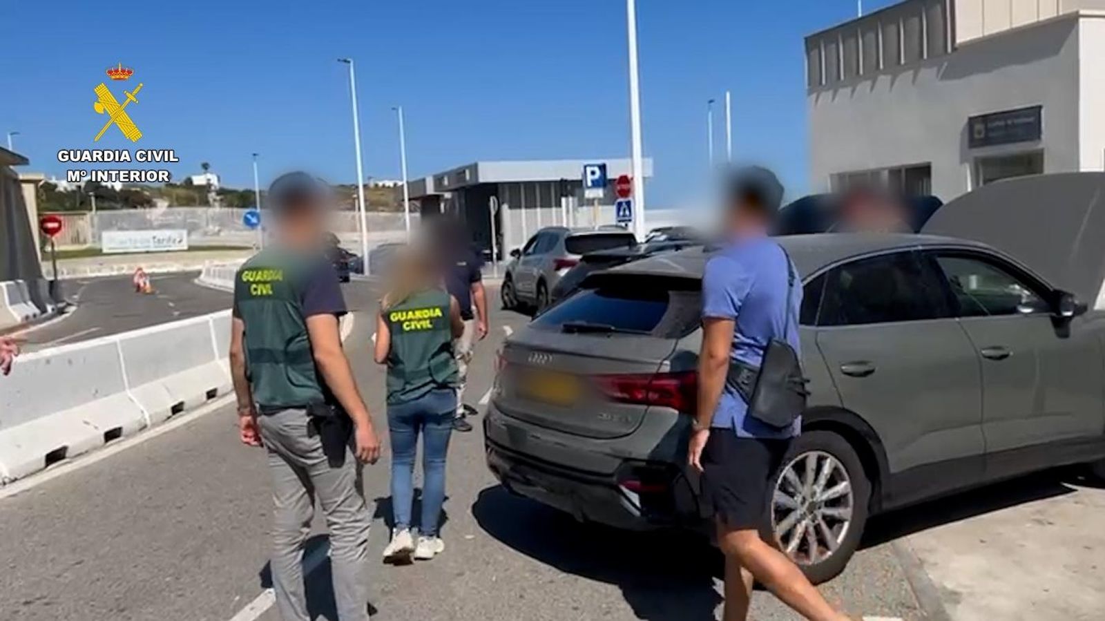 La Guardia Civil intensifica los controles en los puertos de Algeciras, Tarifa y Ceuta.
