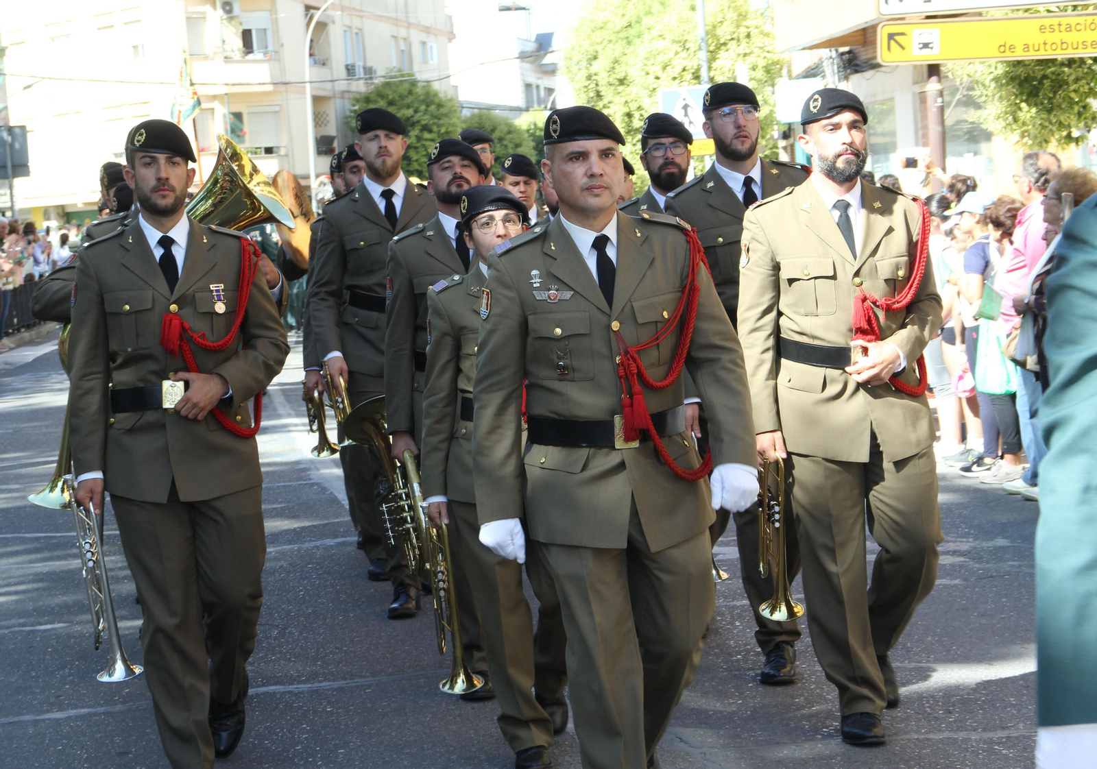 El gran desfile de la Guardia Civil en Montilla, en imágenes