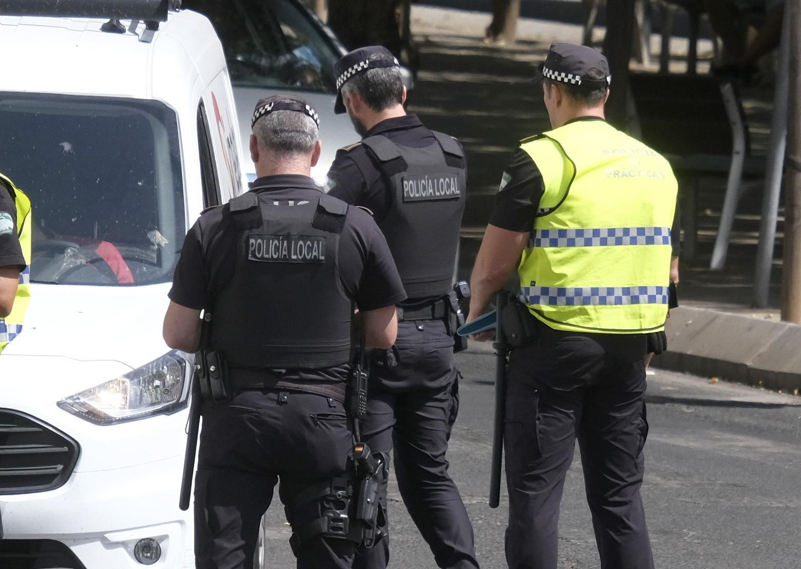 Policías locales de Córdoba, durante una intervención.