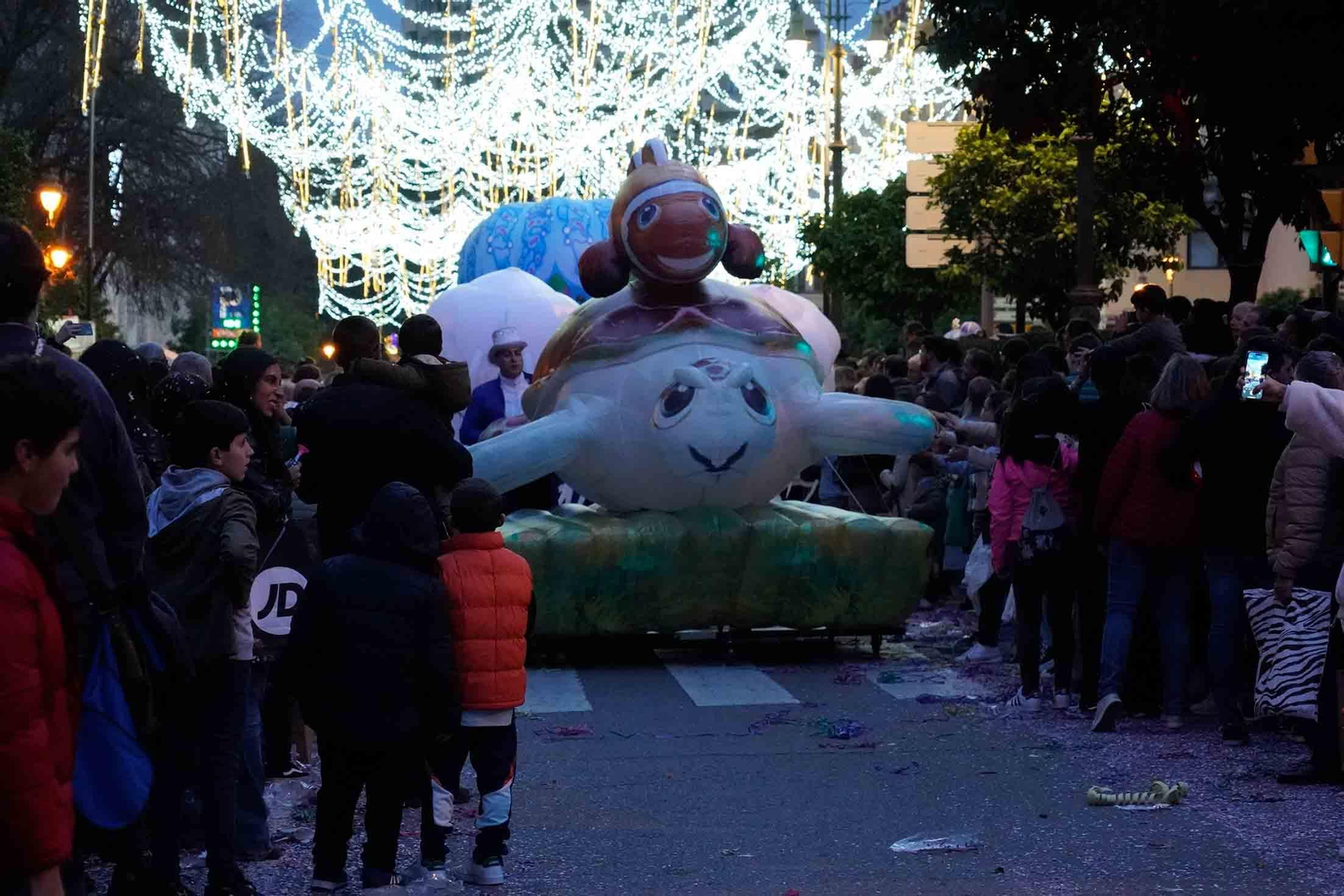Imágenes de la Cabalgata de los Reyes Magos en Huelva