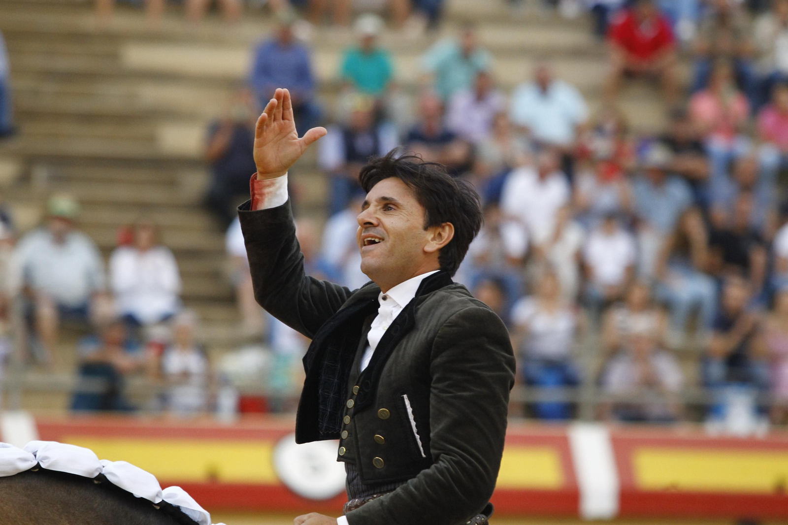 Imágenes de la corrida de rejones en la Feria taurina de Vera 2022