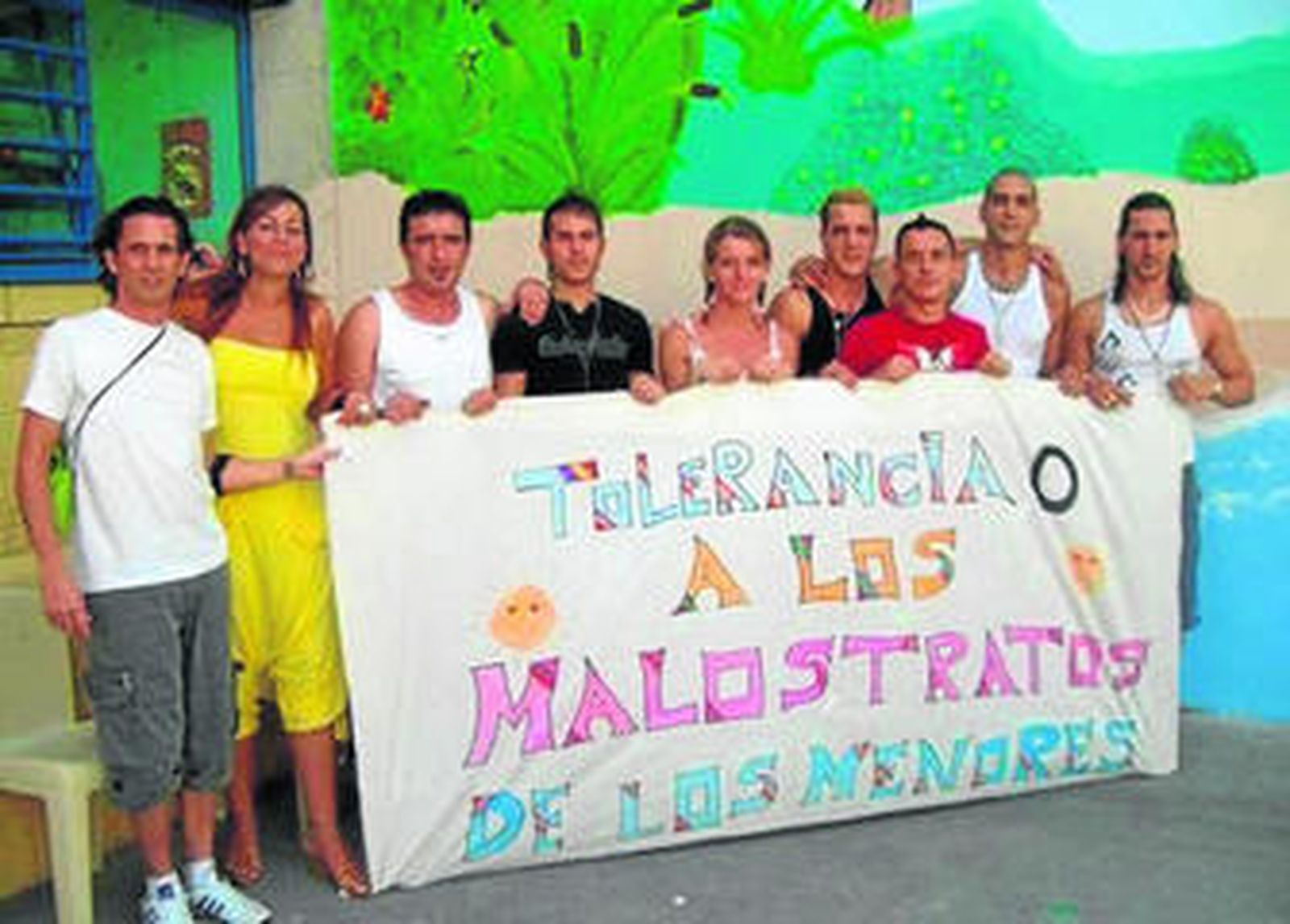 Imagen de archivo de un grupo de internos que colaboraron en su día con el periódico 'Artículo 182.