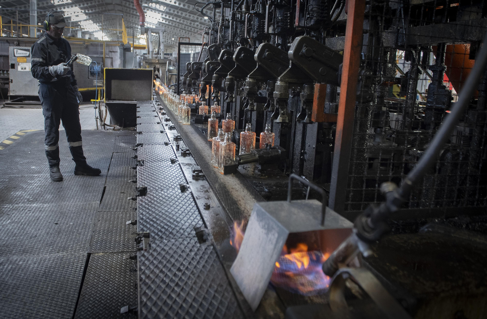 El corazón de una planta de reciclaje de vidrio, en imágenes