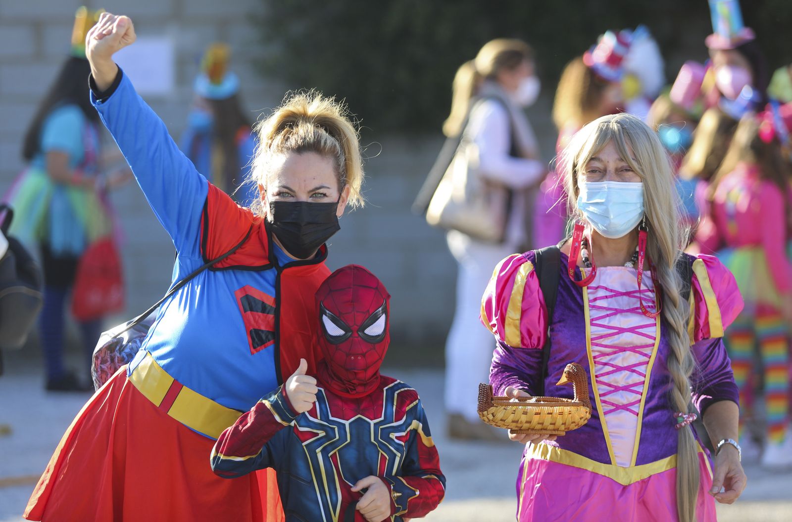 La cabalgata de Reyes recorre Puerto de la Torre, en Málaga, en fotos