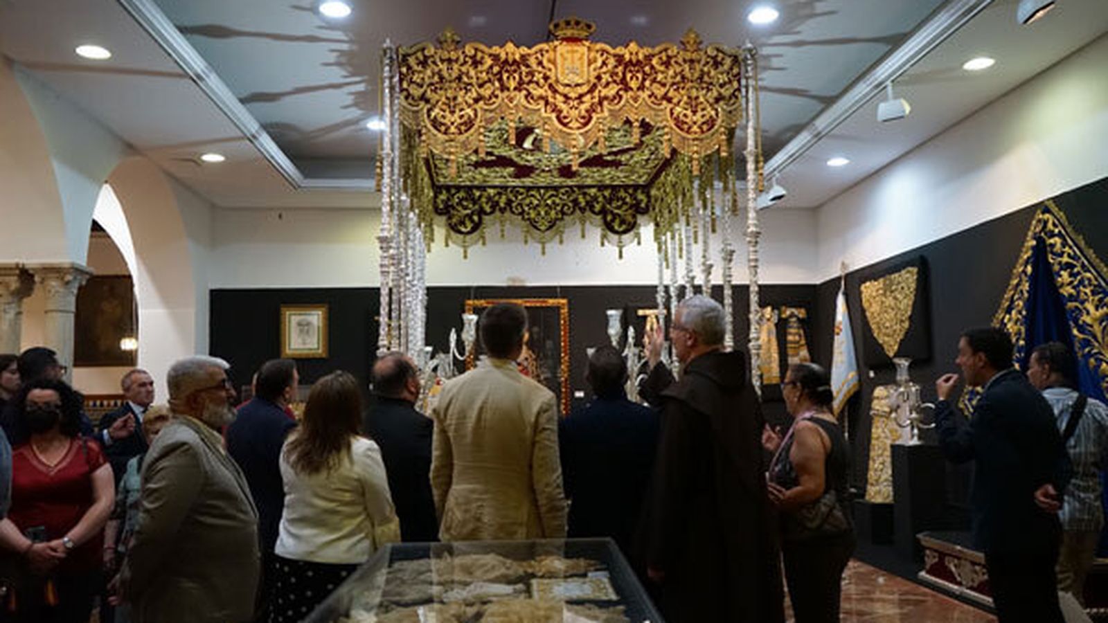 El palio de la Virgen de la Soledad de la Vera Cruz de Salteras