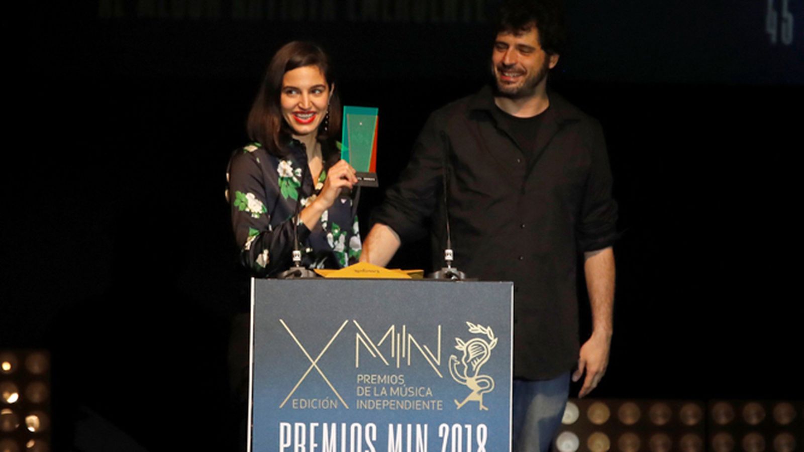Arnal y Bagés recogen uno de sus cuatro galardones en los Premios de Música Independiente.