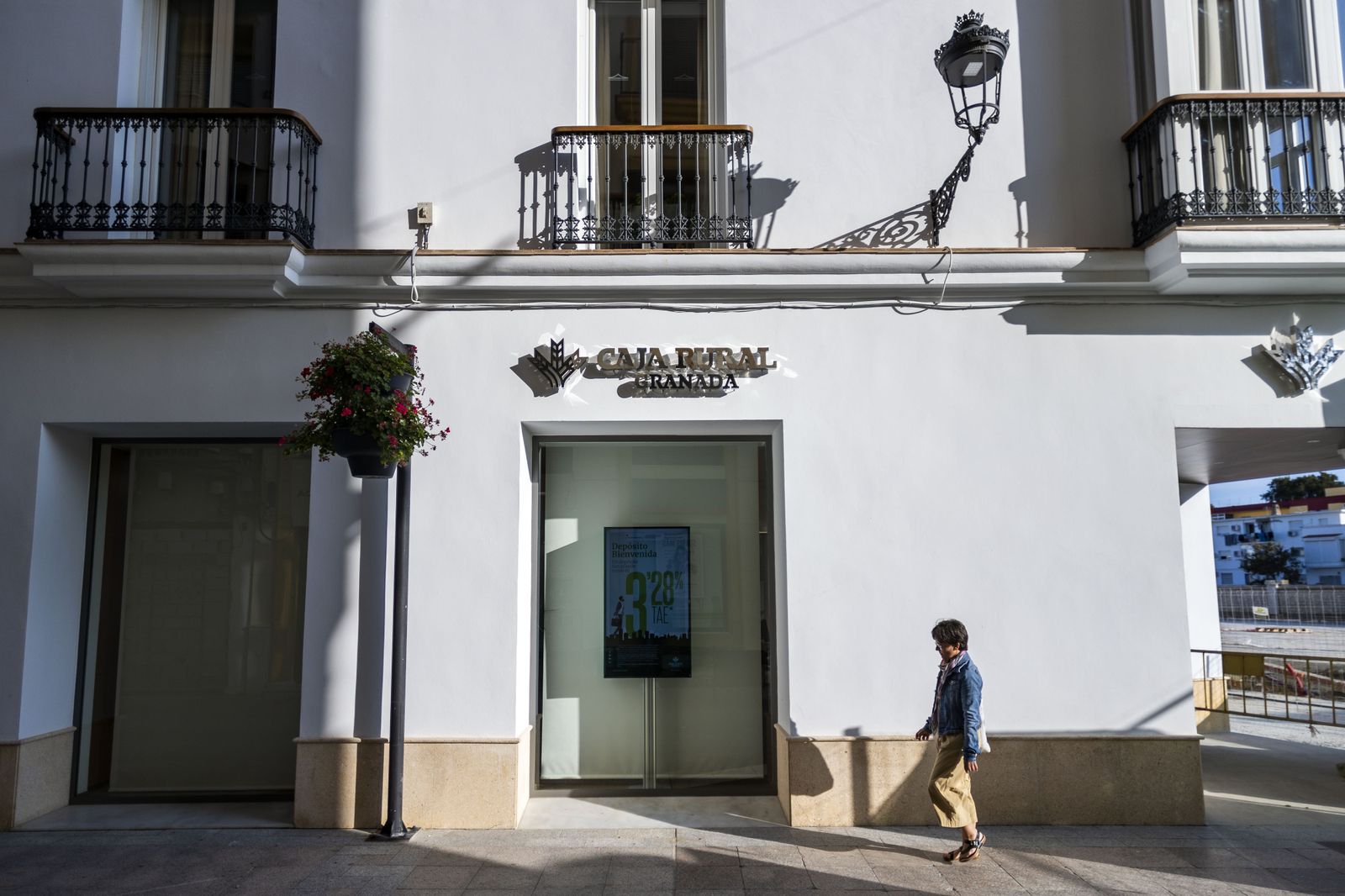 Fachada de una sucursal bancaria.