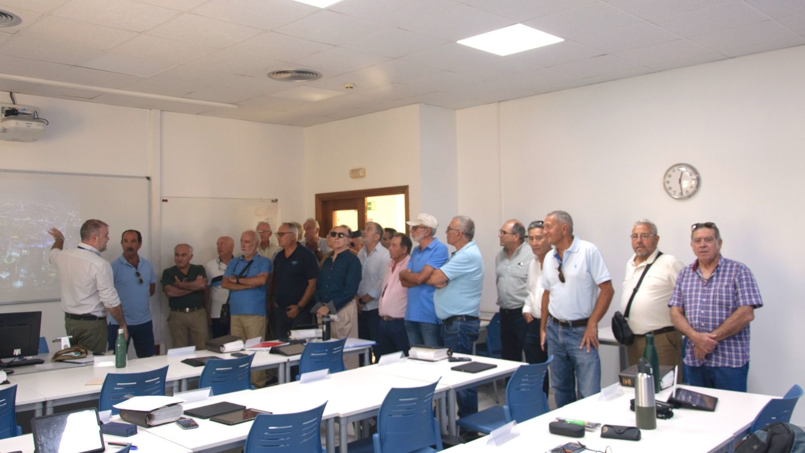 Visita a las instalaciones de lo que hoy es la escuela de pilotos.