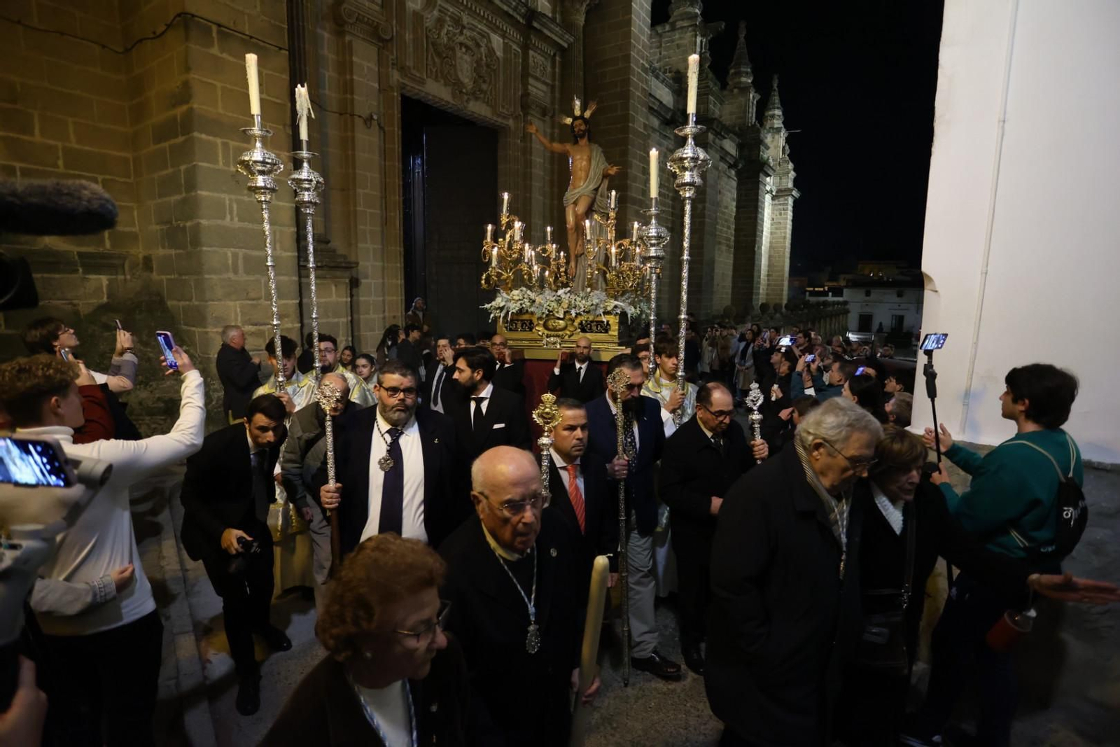 Traslado de la Hermandad del Resucitado a San Dionisio