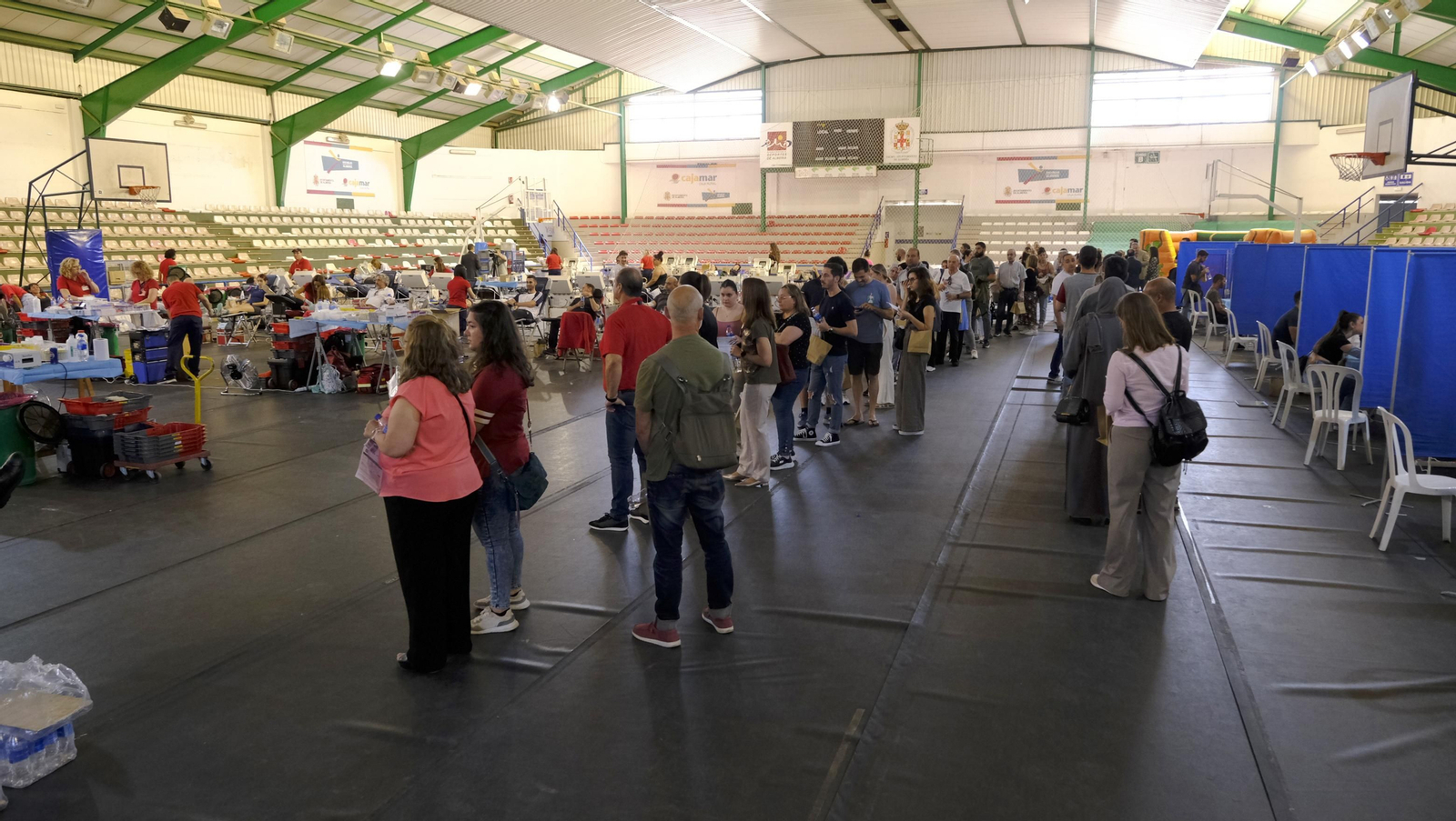 Imágenes de la donación colectiva de sangre y plasma en el Pabellón Rafael Florido