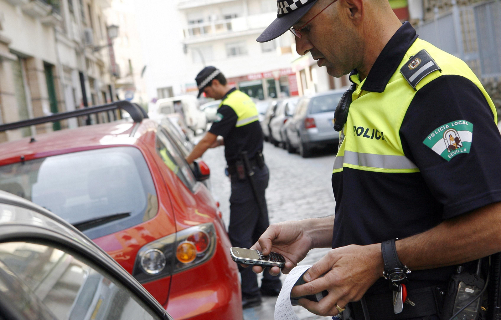 El Ayuntamiento busca medidas para mejorar el nivel de cobro de multas y otros recibos.