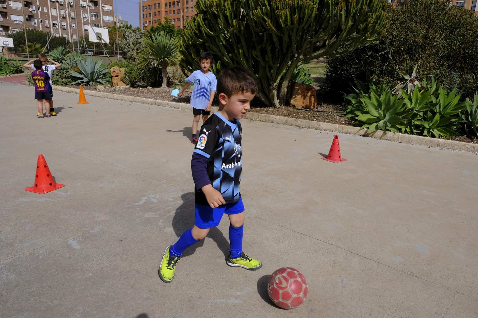 Fotogalería de los campus de Sporting Almería y Fútbol Indoor La Academia.