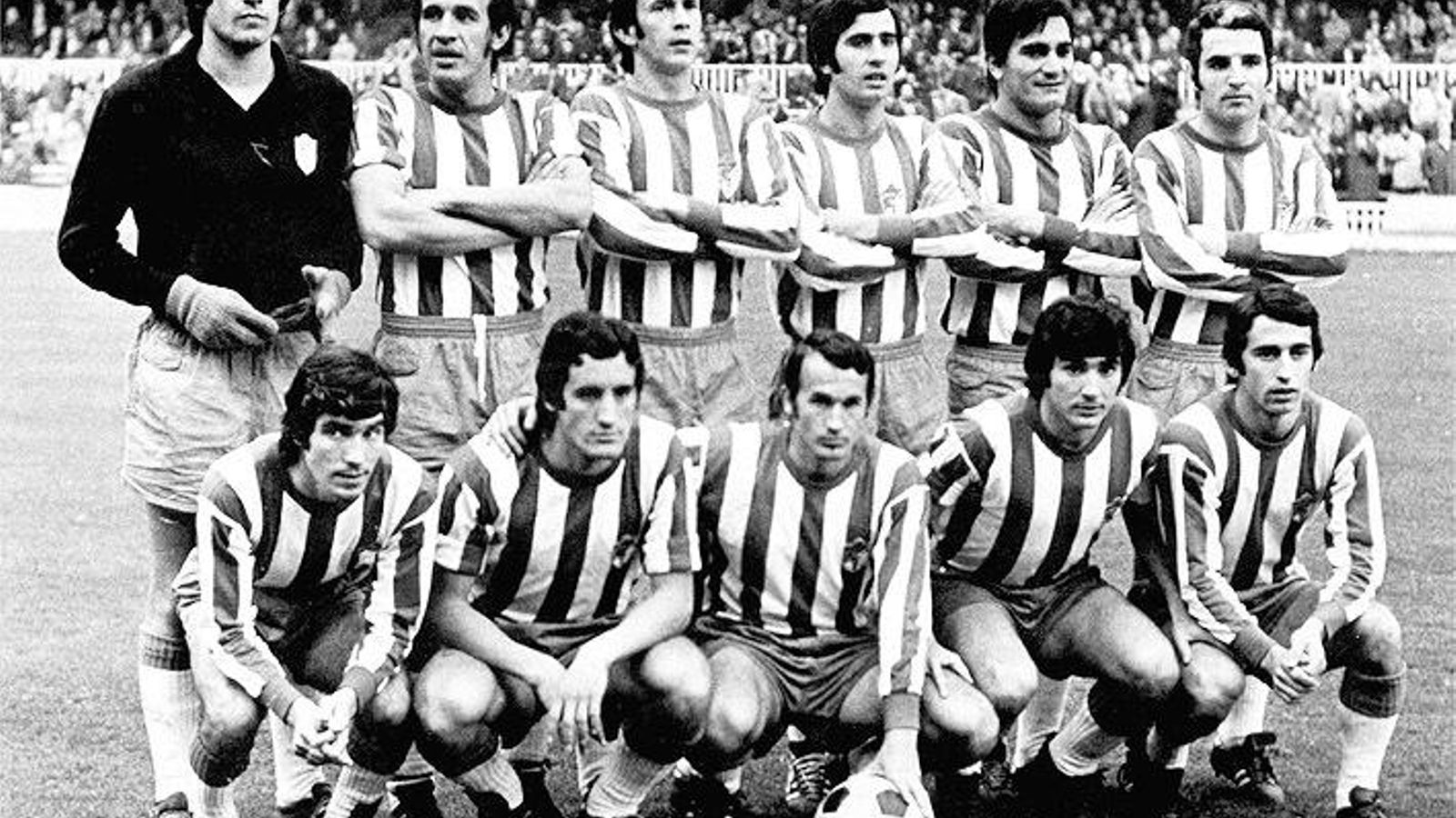 Fernández, junto al meta Izcoa antes de un partido del Granada de los 70