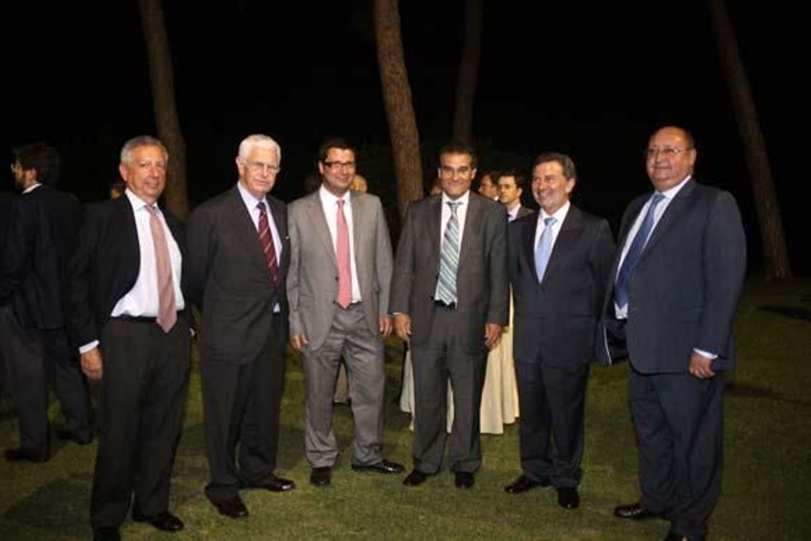 El presidente de ADIF departió con todos los asistentes en los jardines de Guadacorte Park

Foto: Vanessa Perez