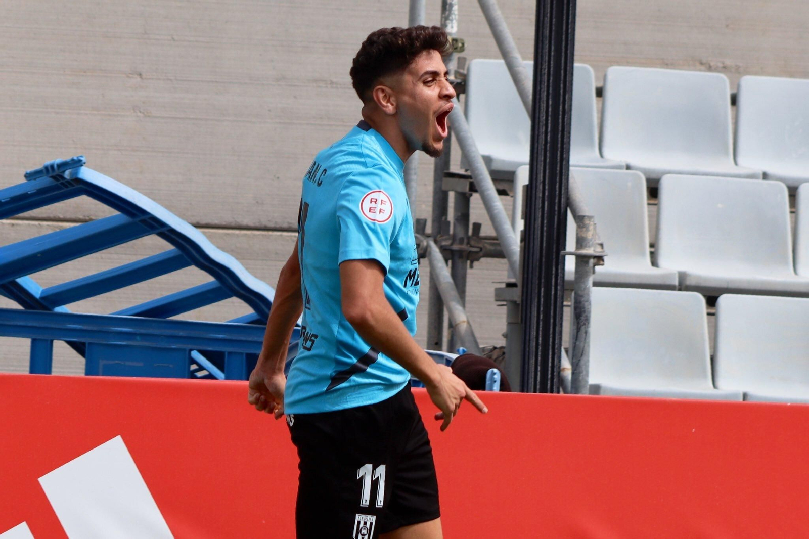 Mizzian, celebrando uno de sus goles con el Mérida