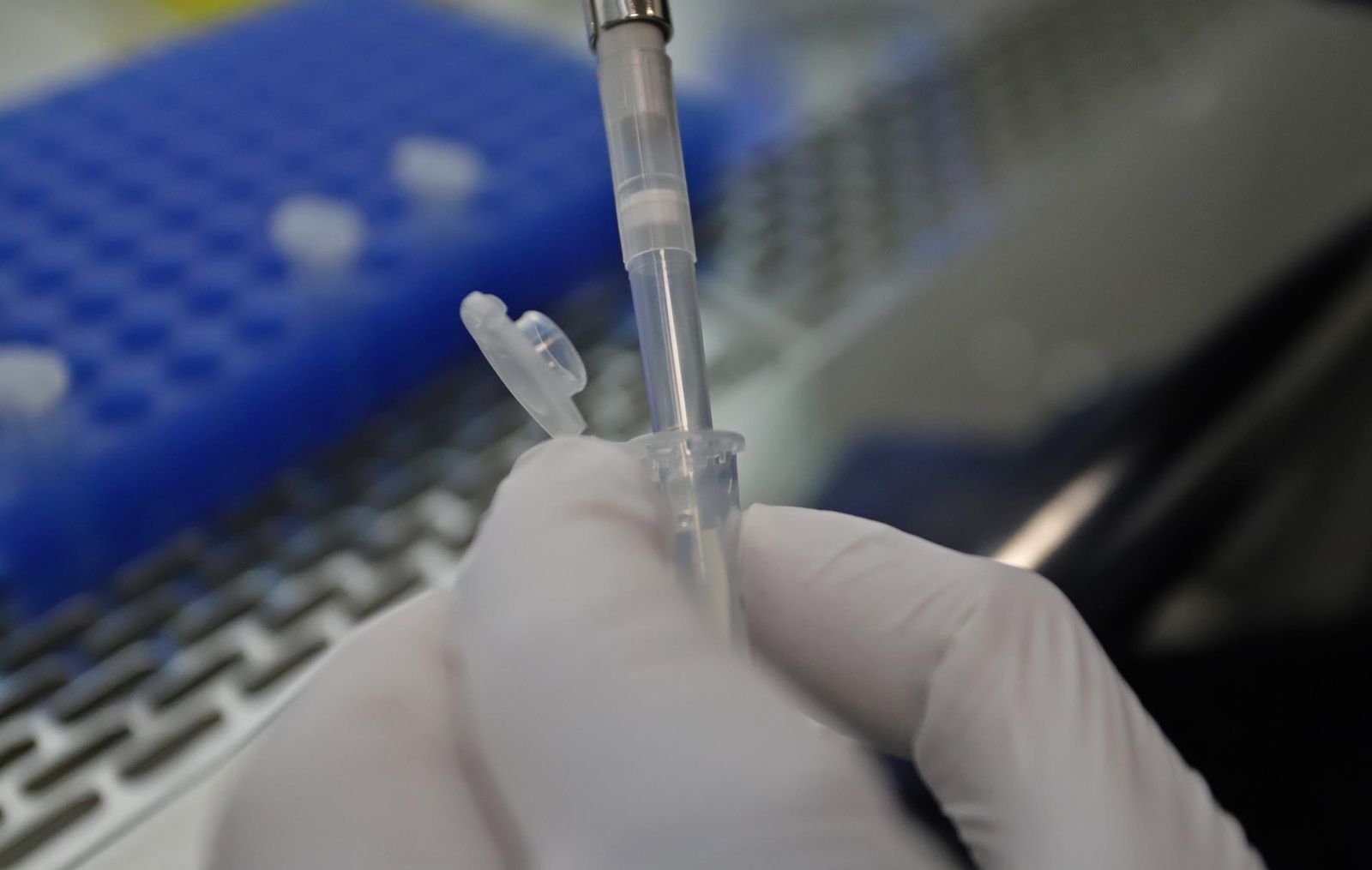 El Defensor pide precios máximos a PCR en clínicas privadas para contener Covid