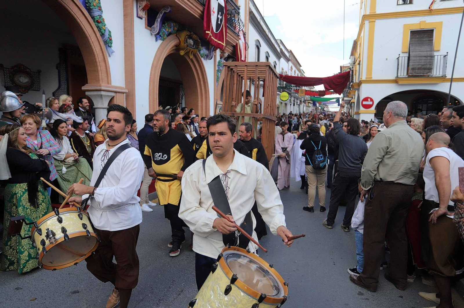 Imágenes del gran ambiente en la Feria Medieval de Palos de la Frontera, Huelva