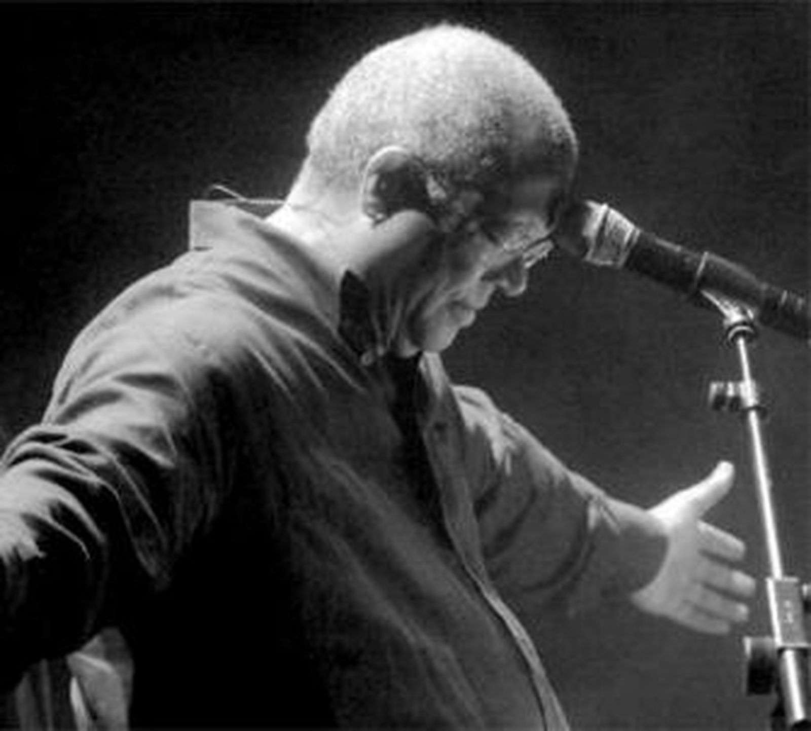 El cantautor cubano, Pablo Milanés durante una actuación.