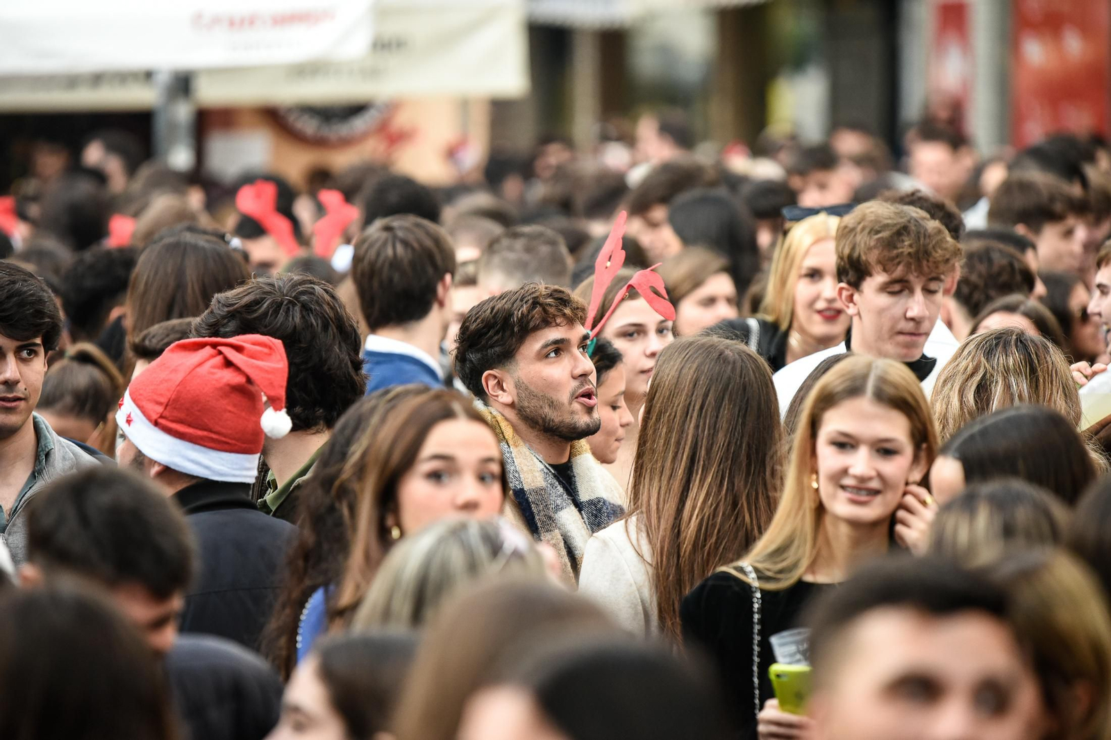 Imágenes de las celebraciones en el centro de Huelva la tarde del 24