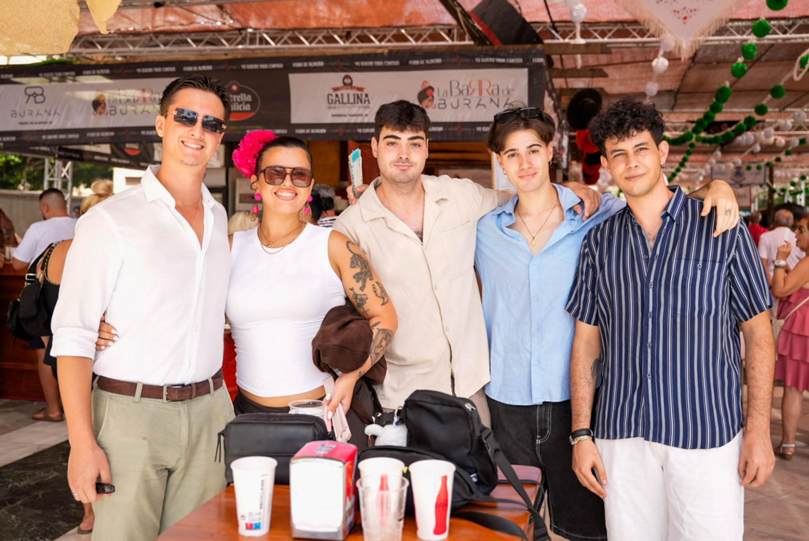 Los almerienses disfrutan del miércoles en la feria de día