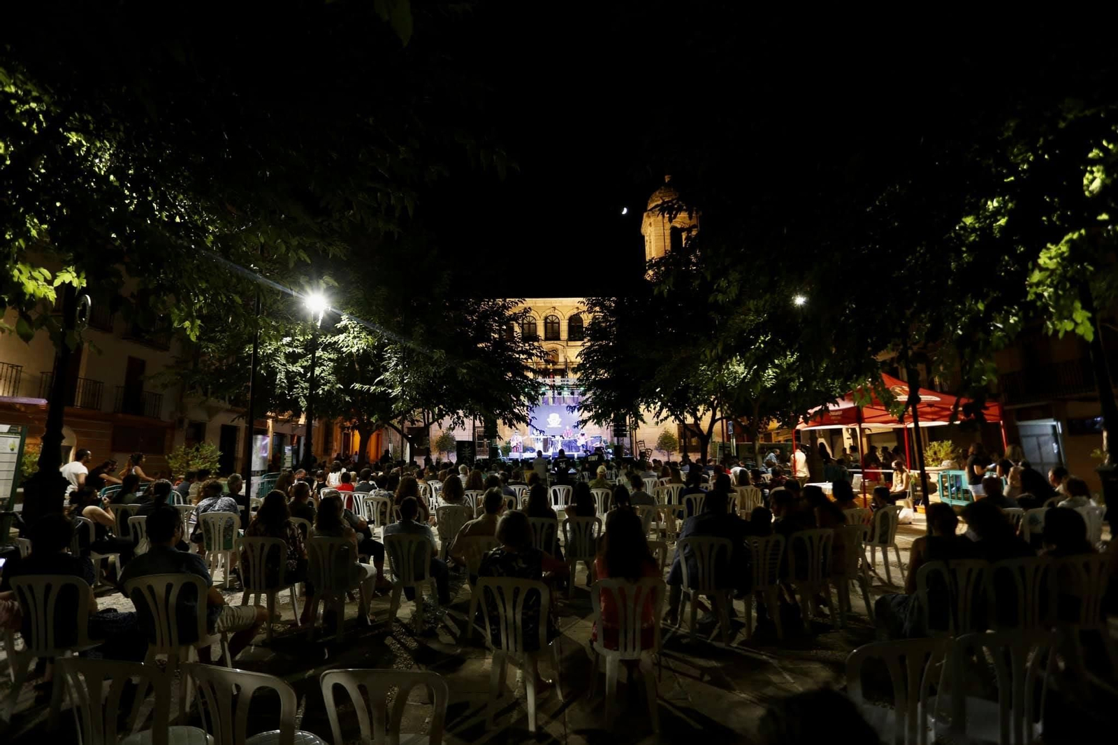 Alcalá la Real, tierra de frontera, se ubica al sur de la provincia de Jaén. Alcalá la Real, tierra de frontera, se ubica al sur de la provincia de Jaén.