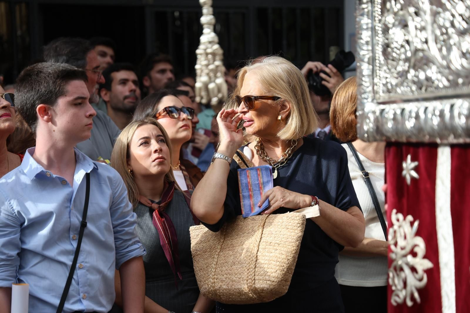 Imágenes de la salida de Ntra. Madre y Sra. de los Dolores Coronada desde la Iglesia de la Concepción durante la Magna Mariana