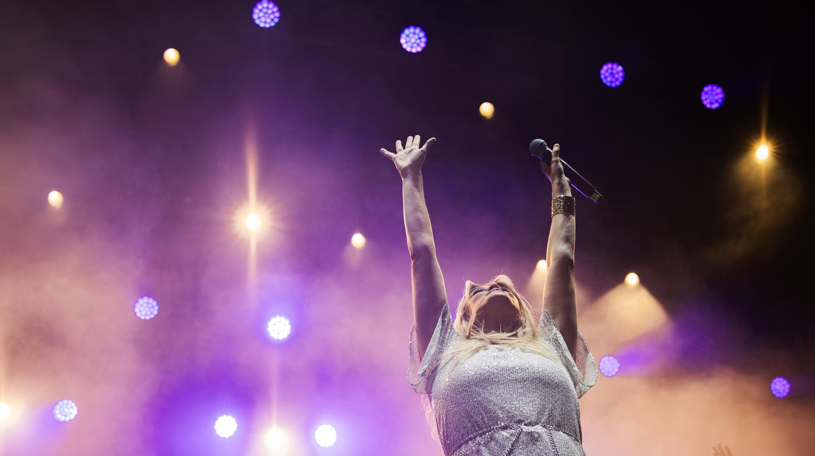 Búscate en el concierto tributo a Abba en Tío Pepe Festival en Jerez