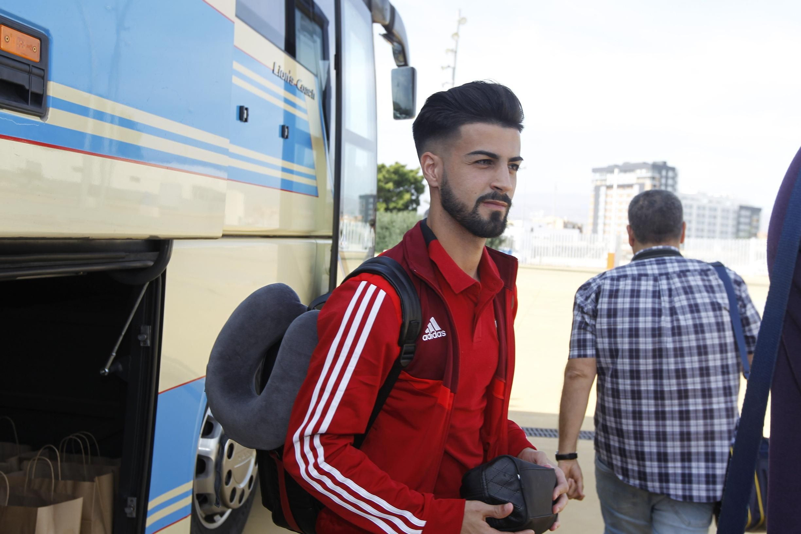 Fotogalería salida jugadores U.D. Almería hacia Alcorcón