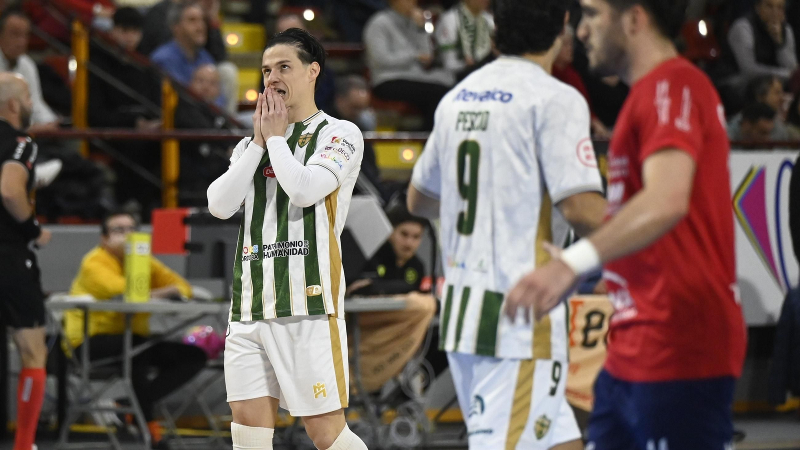 Murilo Duarte se lamenta tras una ocasión fallada por el Córdoba Patrimonio ante Osasuna Magna.