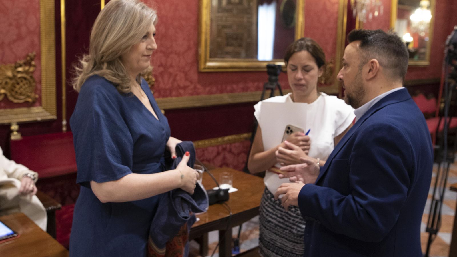 Las dos concejalas de Vox, en el Salón de Plenos.