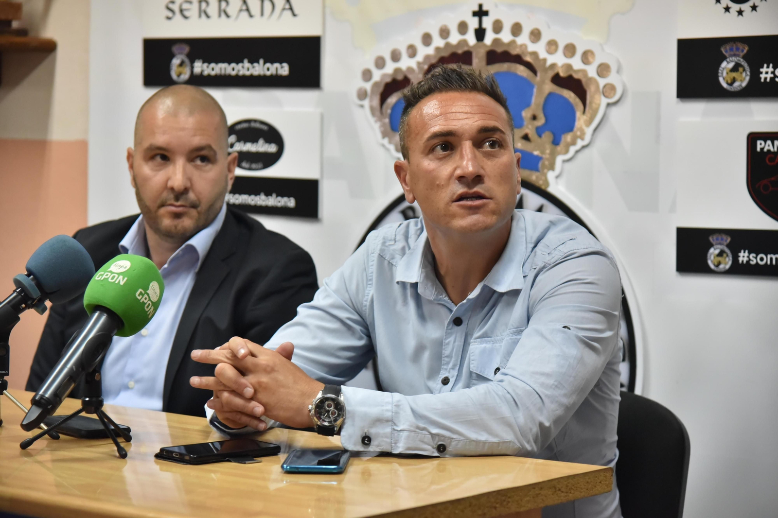 El técnico Jordi Roger, en su presentación junto a Raffaele Pandalone.