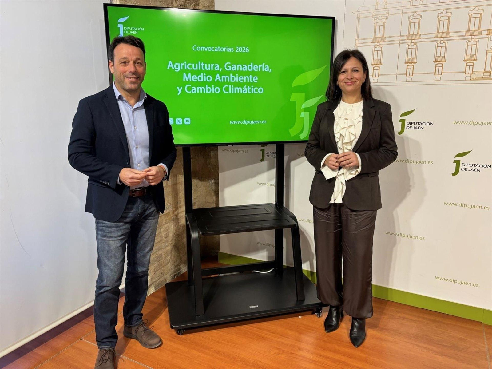 Javier Perales e Isabel Uceda durante la presentación de la línea de ayudas.