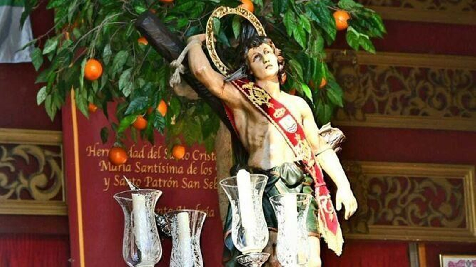 El Patrón San Sebastián procesionando por las calles de Punta Umbría.