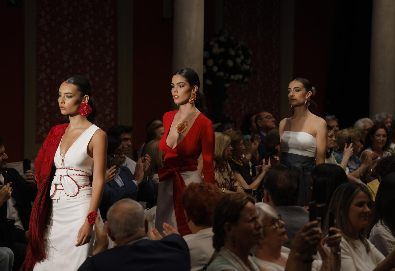 Emprende Lunares, el desfile de moda flamenca de DN Flamenca, que anticipa la Feria de Abril: todas las fotos.