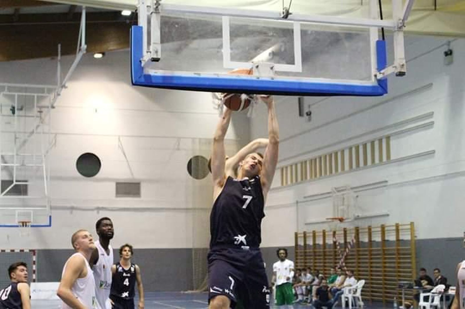 David Stachovskij hace un mate.