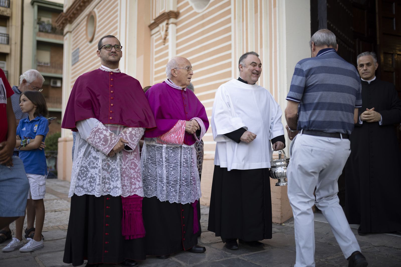 Imágenes de la procesión de la Virgen de la Cinta por el centro de la ciudad