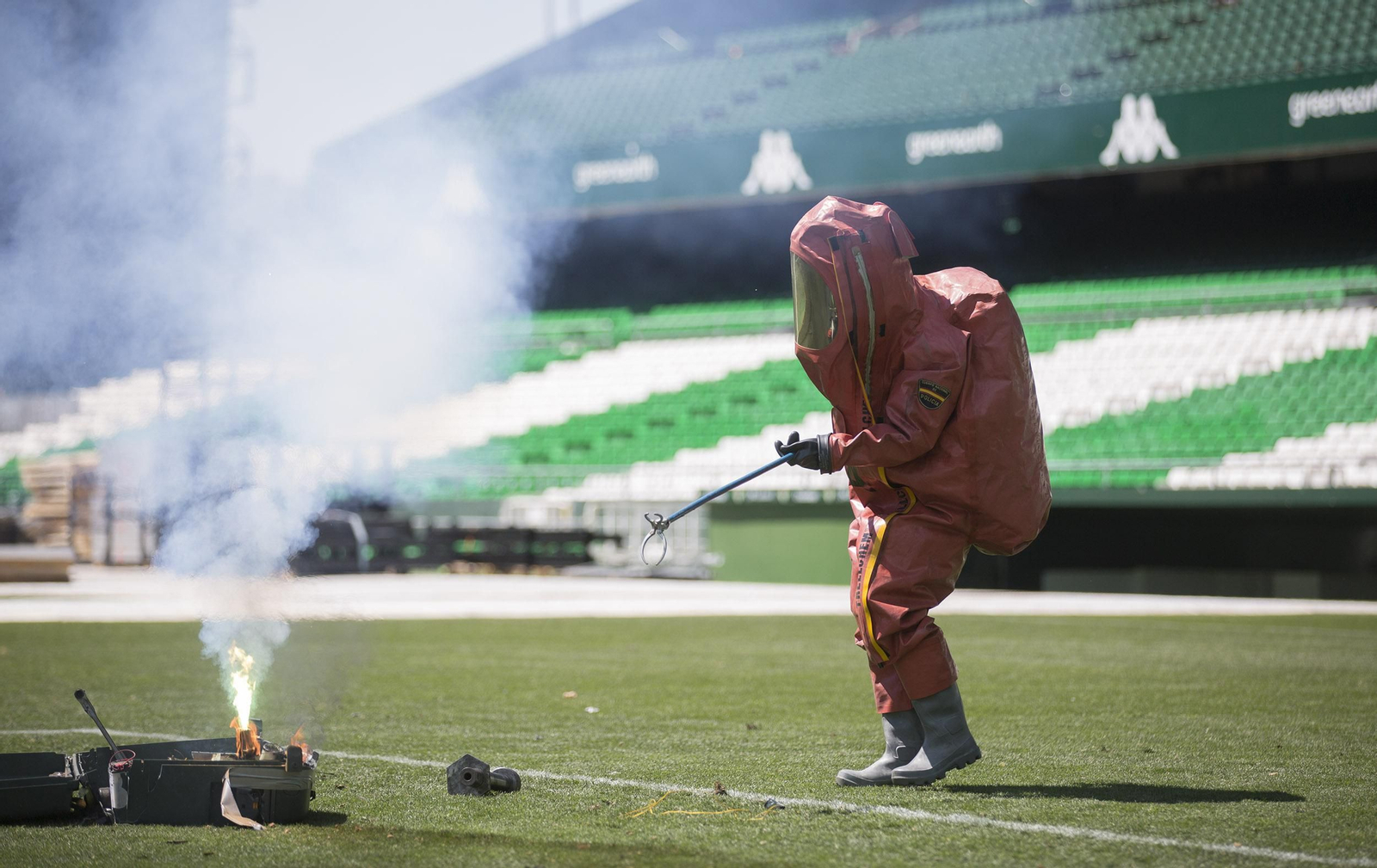 Exhibición de la Policía Nacional en el Estadio Benito Villamarín