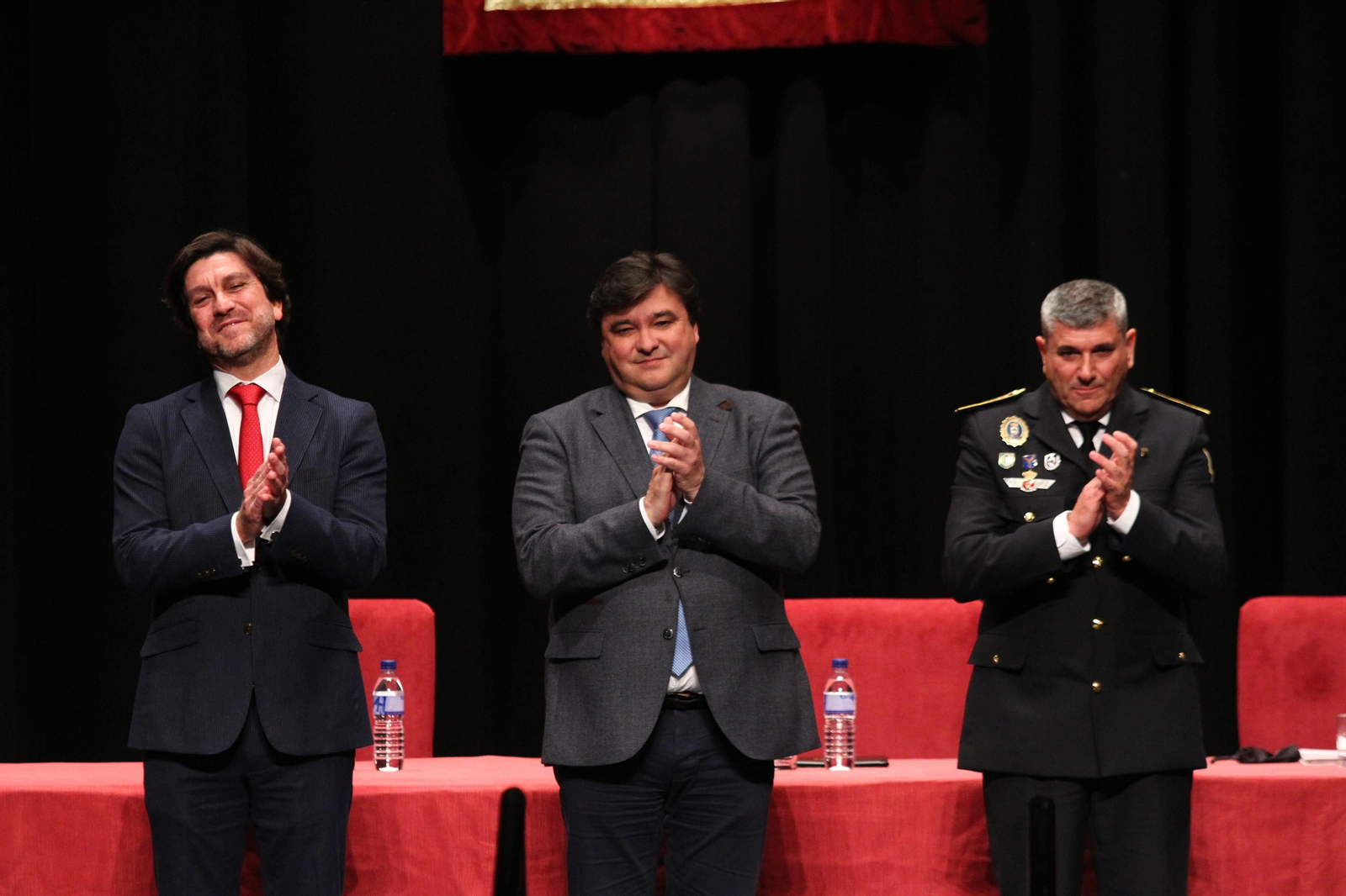 La policía Local entrega las medallas en el día de su patrón