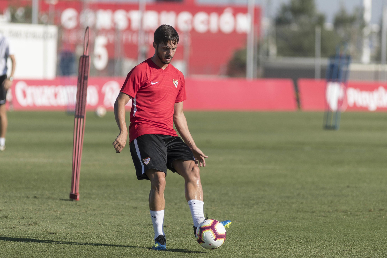 Sarabia, en un entrenamiento del Sevilla.
