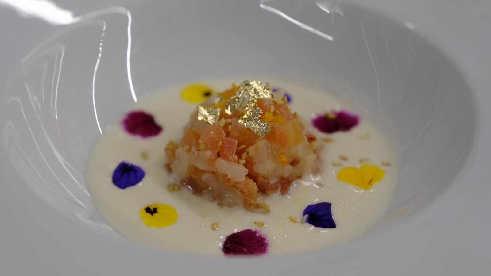 Tartar de tomate y gamba.