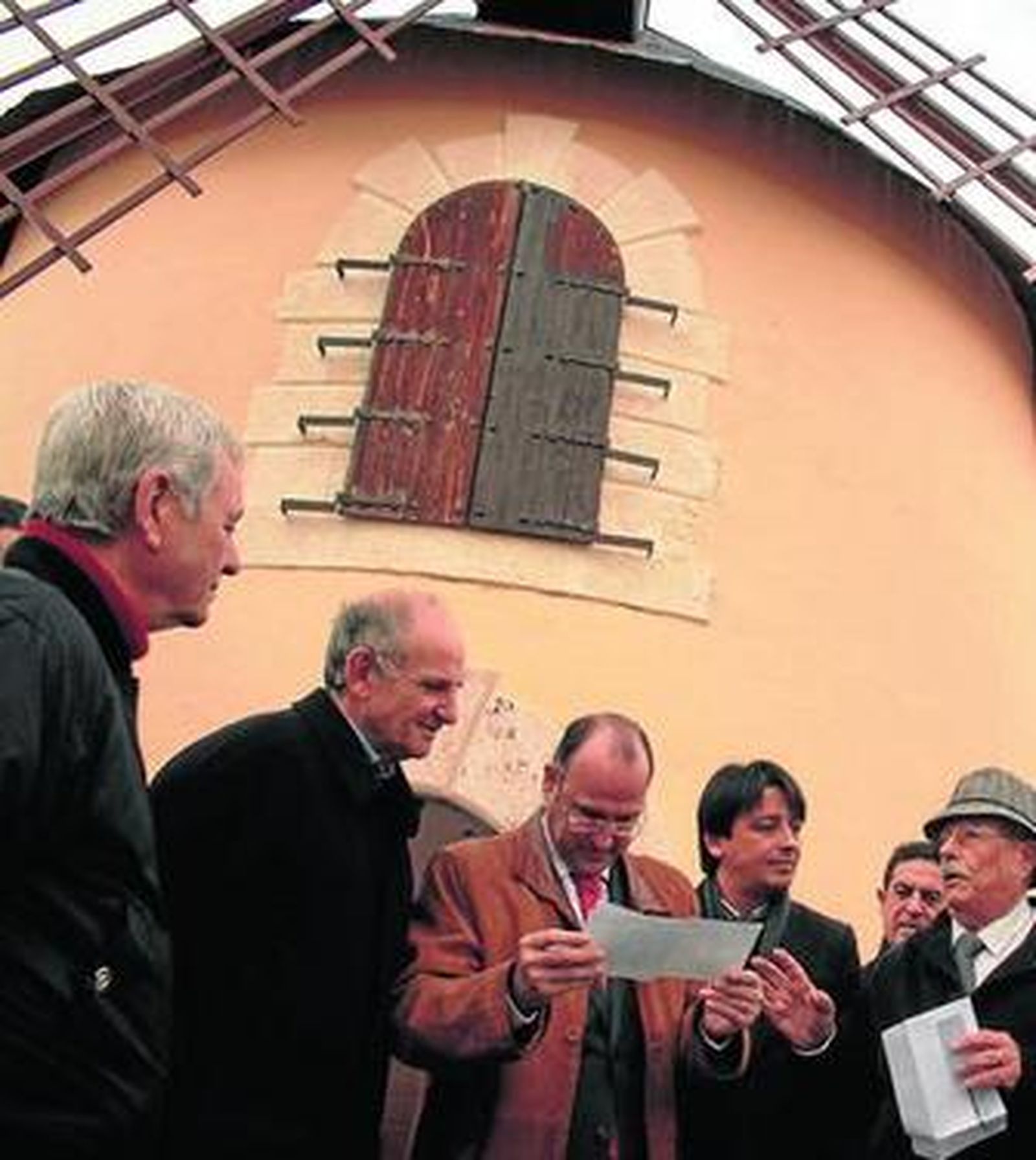 El alcalde visita el Molino de Los Díaz.